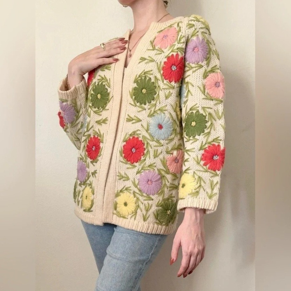 Vintage Hand Loomed Virgin Wool Floral Embroidered Granny Cardigan Sweater L